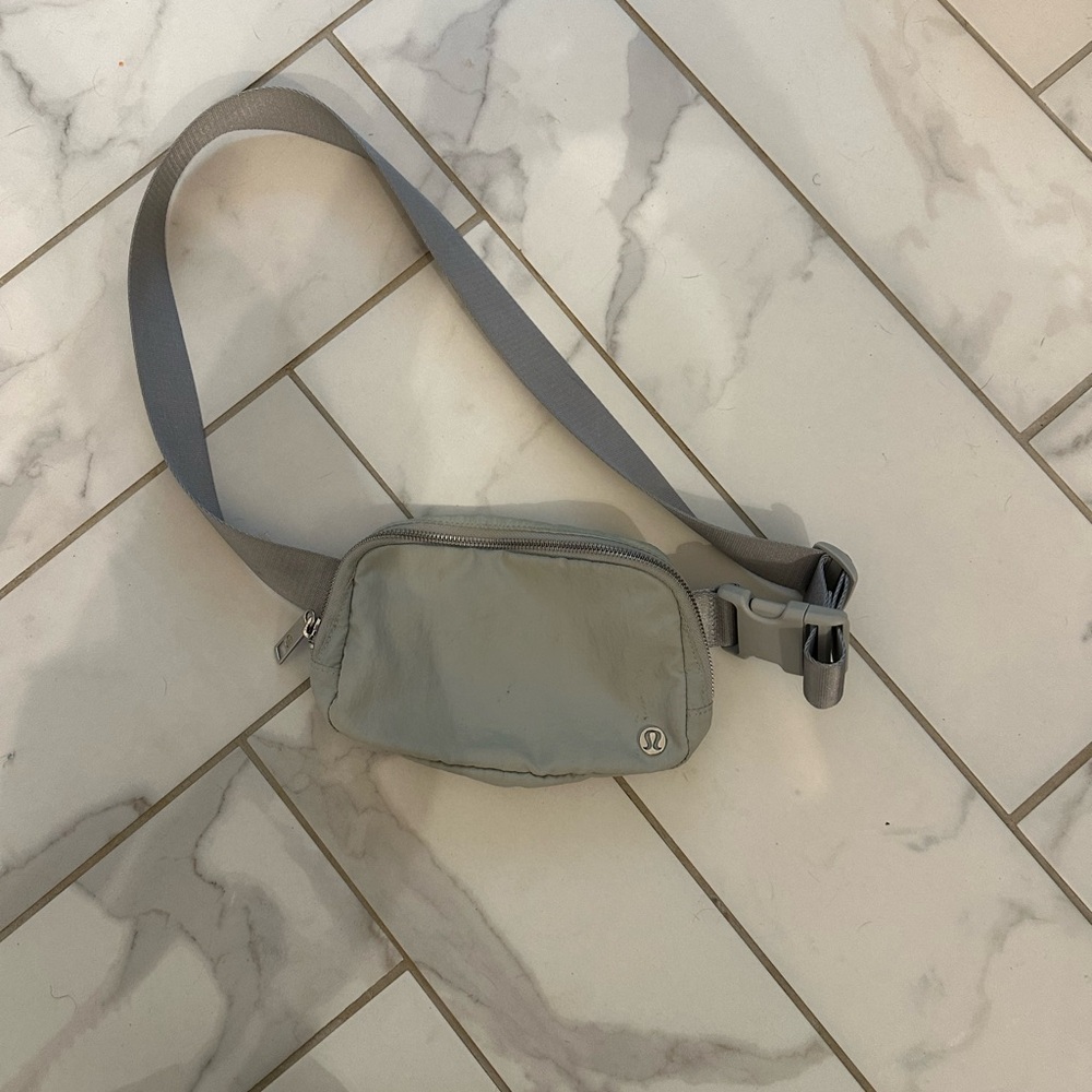 lululemon athletica Belt Bag in Light Gray